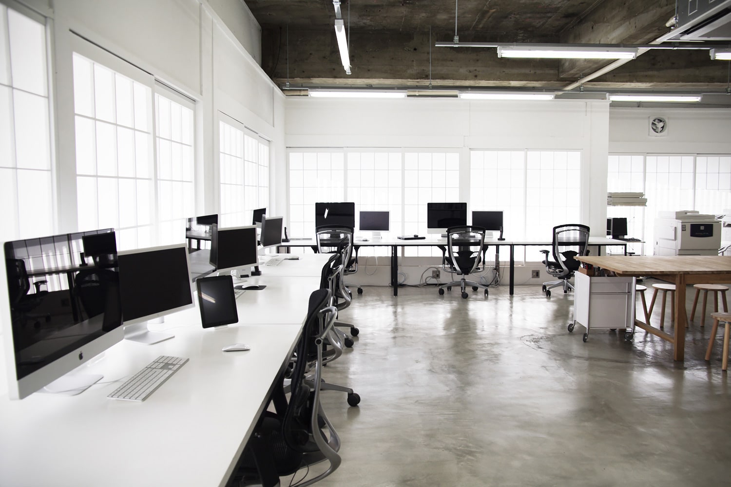 Sự kết nối tại văn phòng làm việc